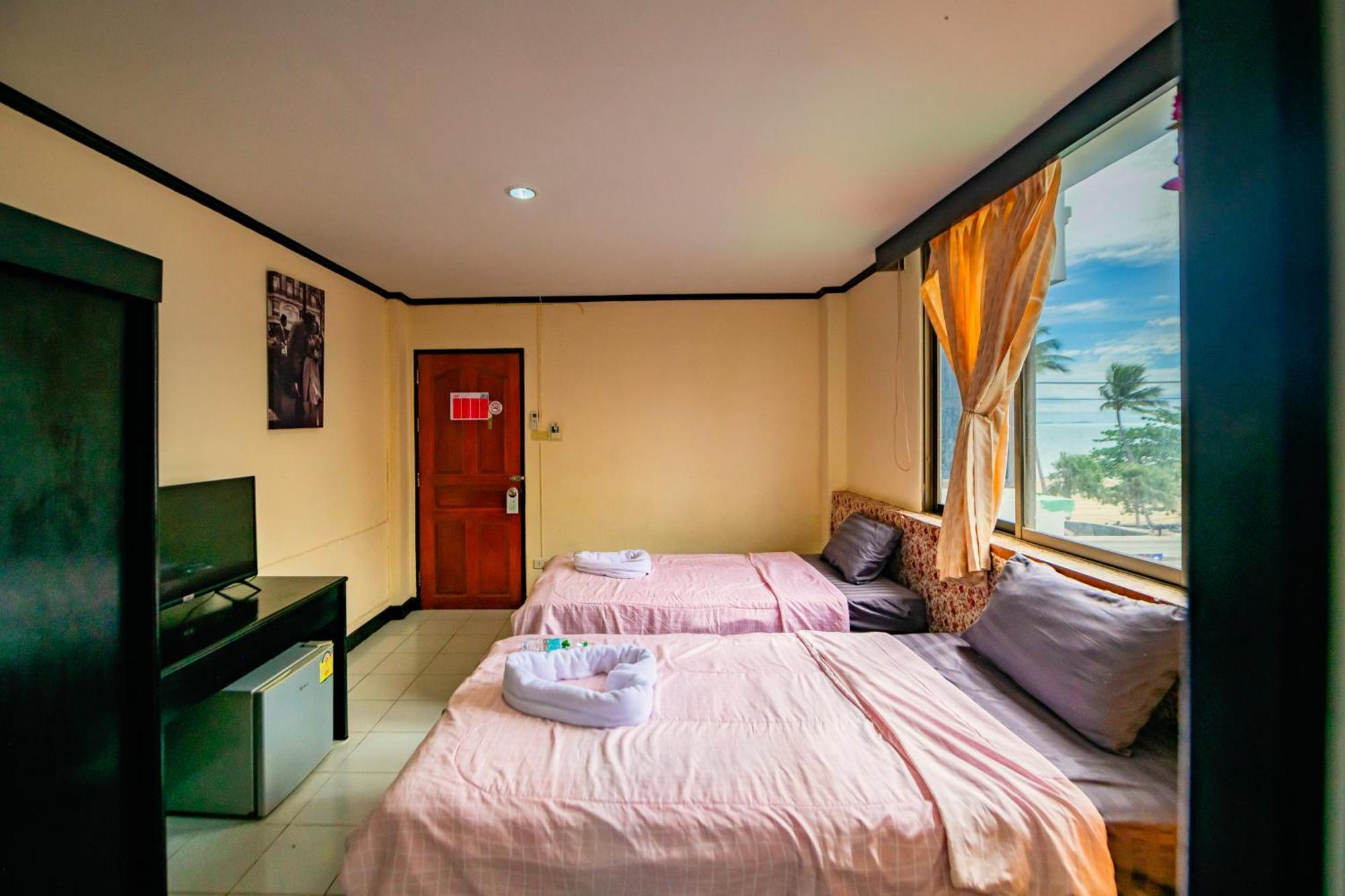 Happy Jomtien - Beachfront Phòng bức ảnh